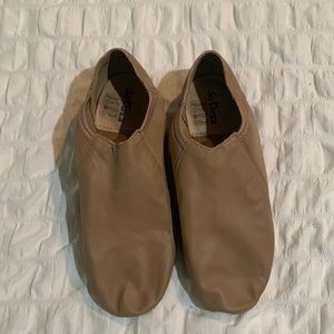 Jazz dance shoes size 8 1/2 (JV43 in Caramel)